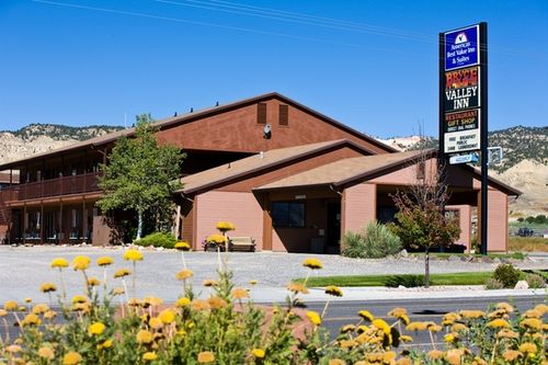 America_'s Best Value Inn & Suites - Bryce Valley 01.[3]